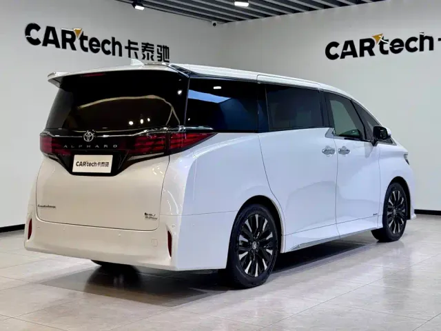 Toyota Alphard — Фото автомобиля 4
