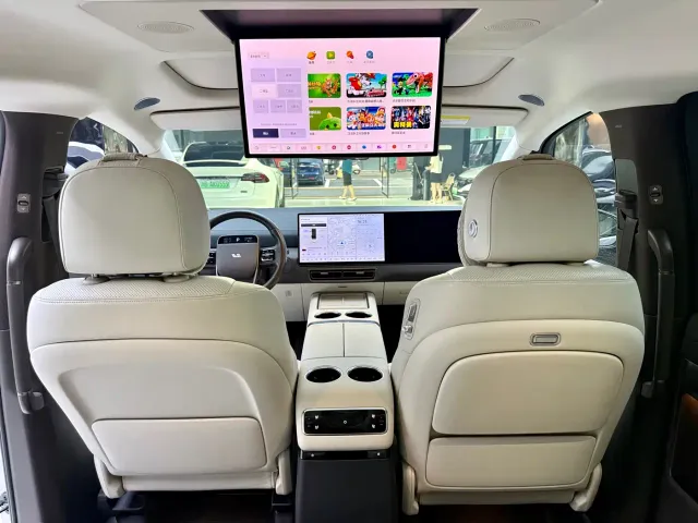 Li Auto MEGA — Фото автомобиля 12