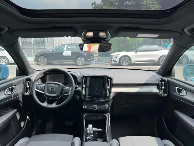Volvo XC40 — Фото автомобиля 9