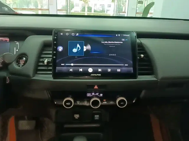 Honda Fit — Фото автомобиля 12