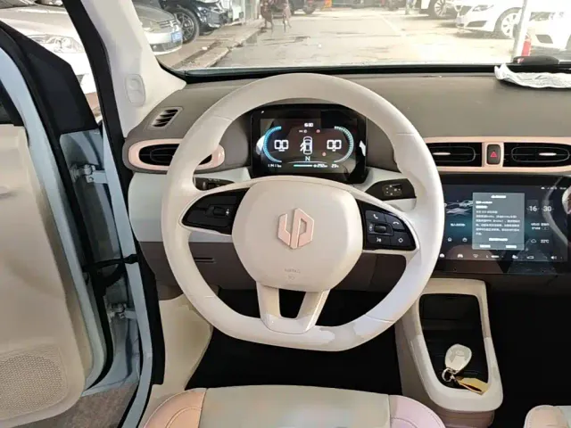 Leapmotor T03 — Фото автомобиля 10