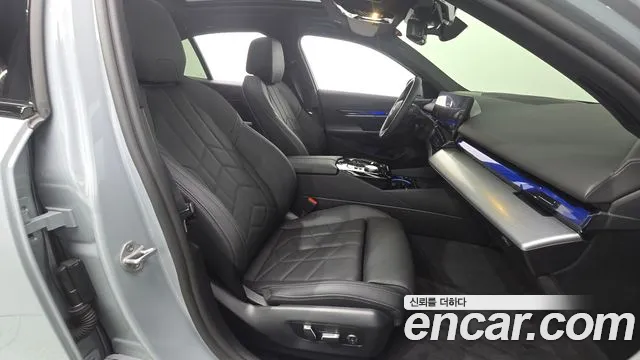 BMW 5 Series G60 — Фото автомобиля 16