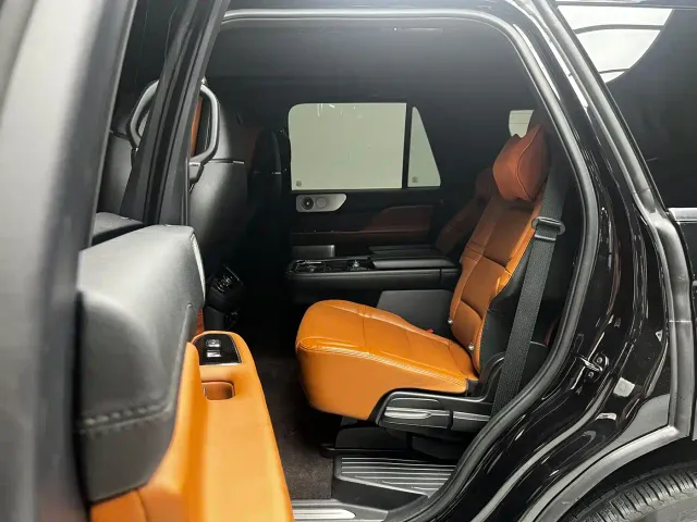 Lincoln Navigator — Фото автомобиля 9