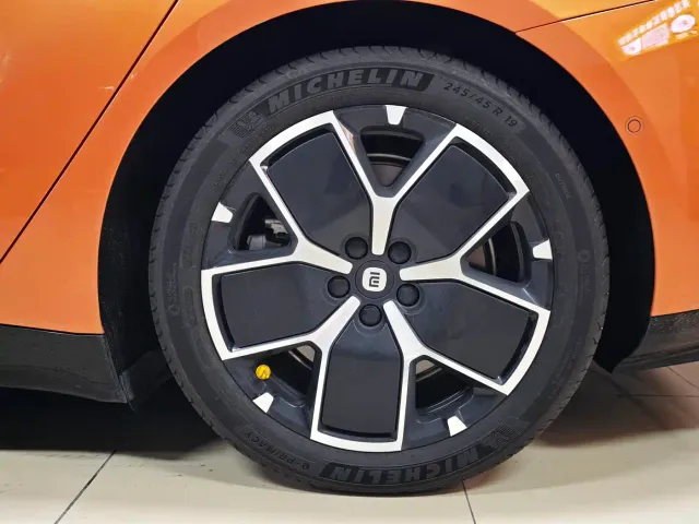 Xiaomi SU7 — Фото автомобиля 18