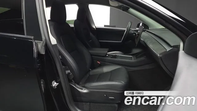 Tesla Model Y — Фото автомобиля 16