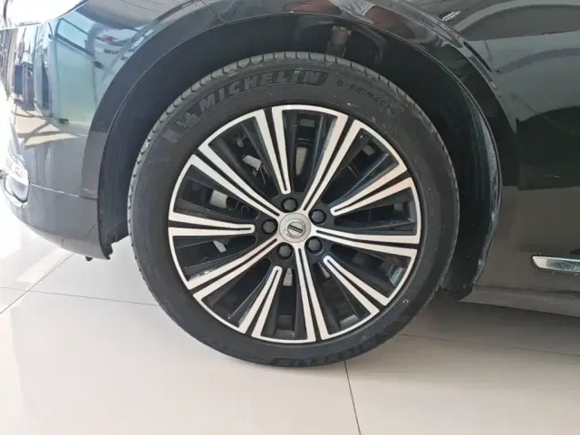 Volvo S90 — Фото автомобиля 22