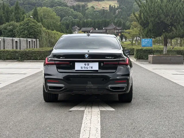 BMW 7 Series — Фото автомобиля 12