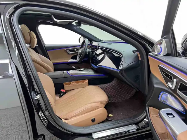 Mercedes-Benz E-Class — Фото автомобиля 26