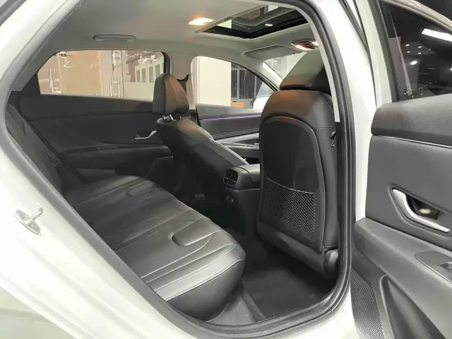 Hyundai Elantra — Фото автомобиля 10