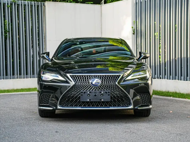 Lexus LS — Фото автомобиля 2