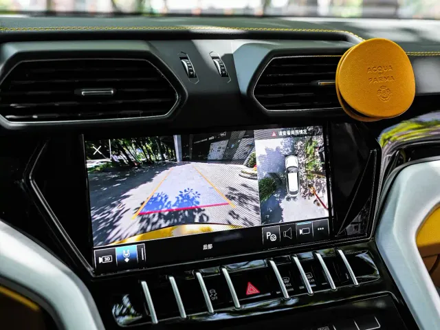 Lamborghini Urus — Фото автомобиля 24