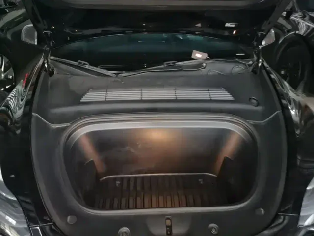 Tesla Model Y — Фото автомобиля 19