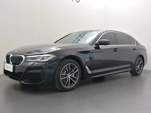BMW 5 Series — Фото автомобиля 5