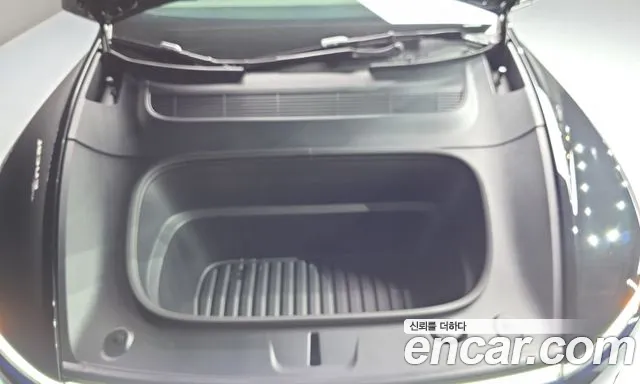 Tesla Model Y — Фото автомобиля 9