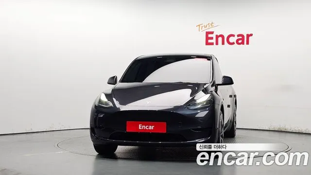 Tesla Model Y — Фото автомобиля 3