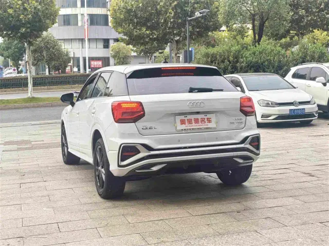 Audi Q2L — Фото автомобиля 9