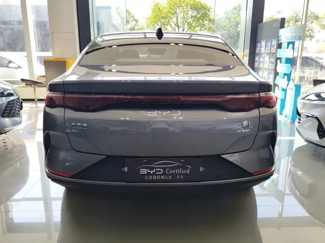 BYD Qin L — Фото автомобиля 9