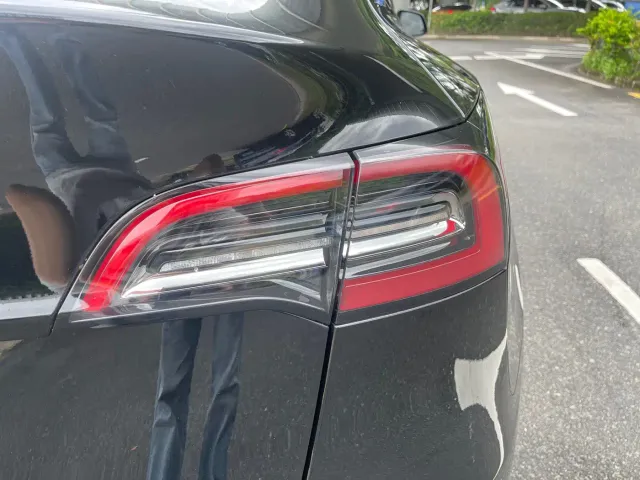 Tesla Model Y — Фото автомобиля 8