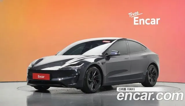 Фотография автомобиля — Tesla Model 3