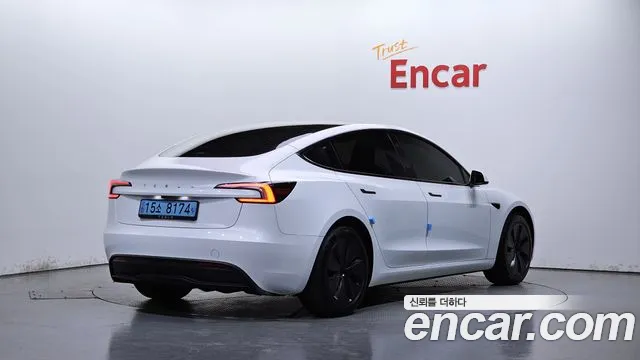 Tesla Model 3 — Фото автомобиля 2