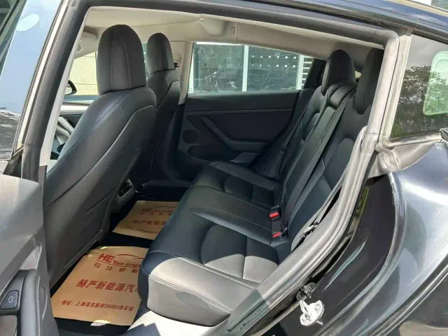 Tesla Model 3 — Фото автомобиля 4