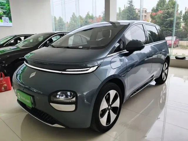 Фотография автомобиля — Baojun Cloud