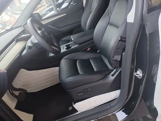 Tesla Model Y — Фото автомобиля 14