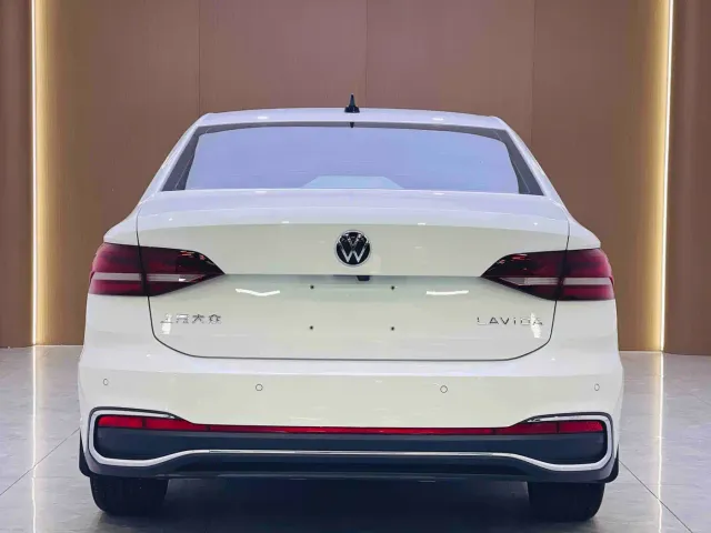 Volkswagen Lavida — Фото автомобиля 4