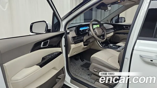 Kia Carnival Generation 4 — Фото автомобиля 10
