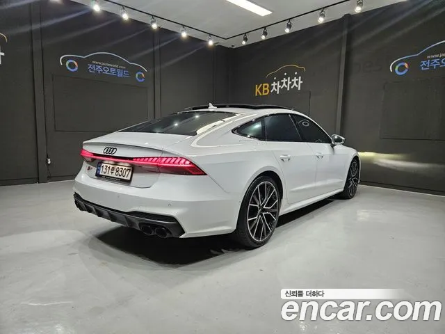 Audi S7 4K — Фото автомобиля 2