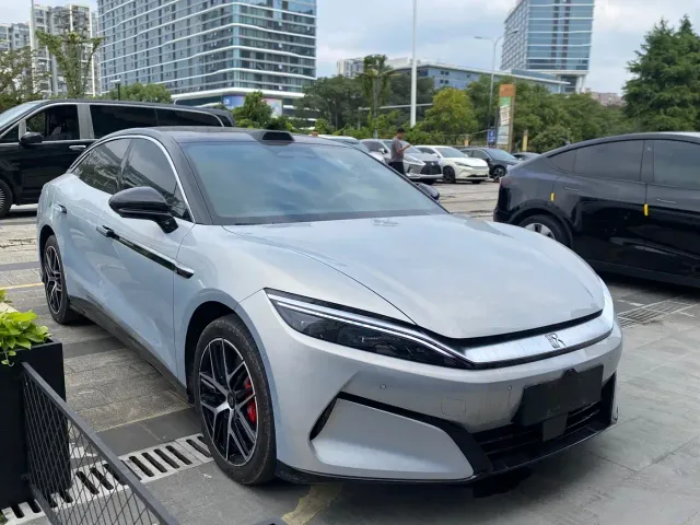 BYD Han L — Фото автомобиля 3