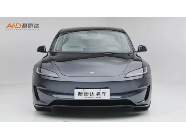 Tesla Model 3 — Фото автомобиля 2