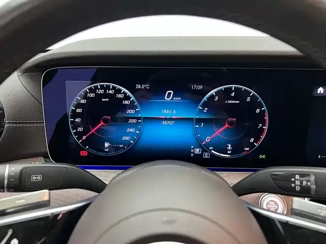 Mercedes-Benz E-Class — Фото автомобиля 8