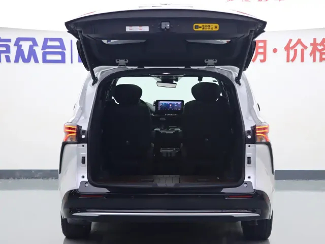 Toyota Sienna — Фото автомобиля 25