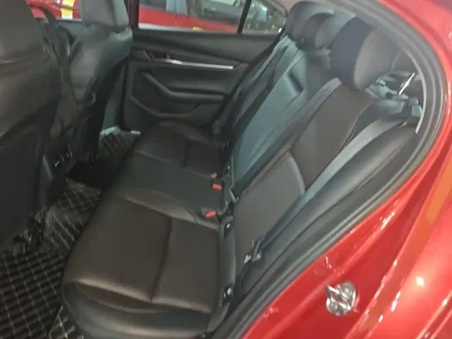 Mazda Axela — Фото автомобиля 13
