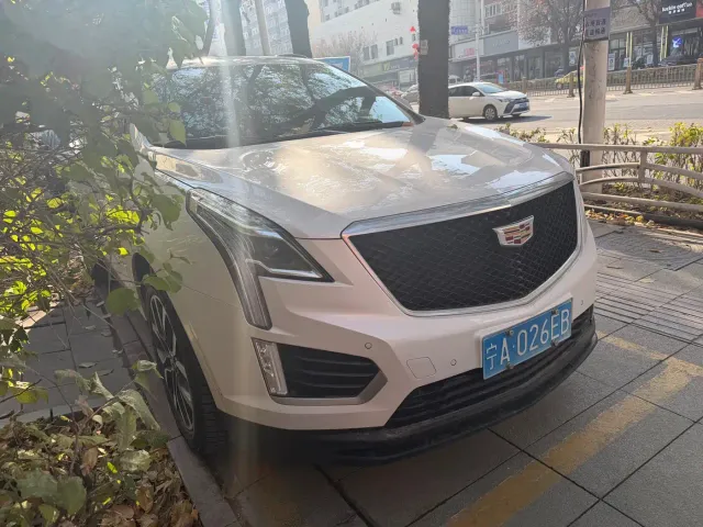 Cadillac XT5 — Фото автомобиля 3