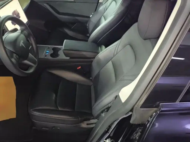 Tesla Model Y — Фото автомобиля 14
