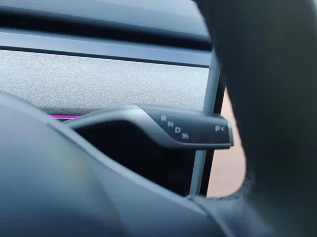 Tesla Model Y — Фото автомобиля 16