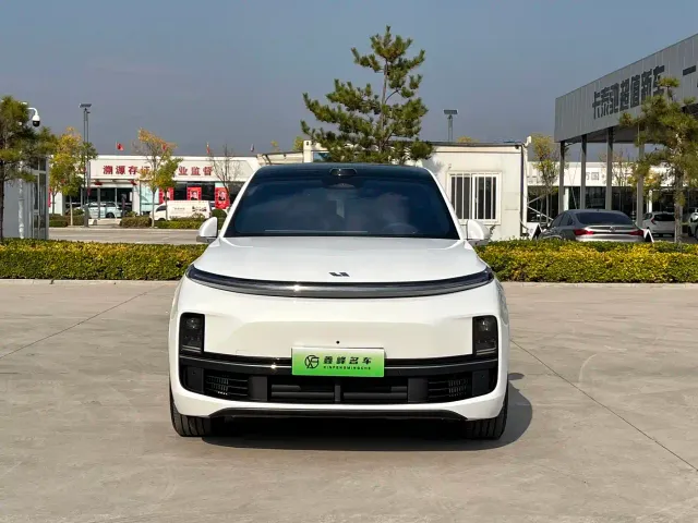Li Auto L8 — Фото автомобиля 2