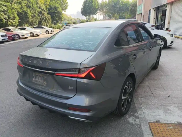 Roewe i5 — Фото автомобиля 6