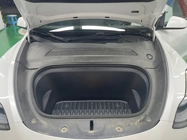 Tesla Model Y — Фото автомобиля 20