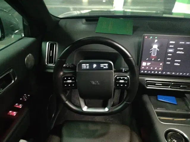 Li Auto L8 — Фото автомобиля 2