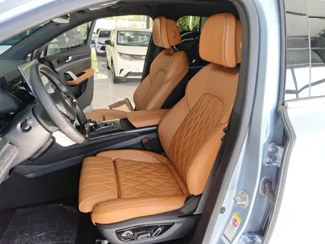 BYD Tang — Фото автомобиля 14