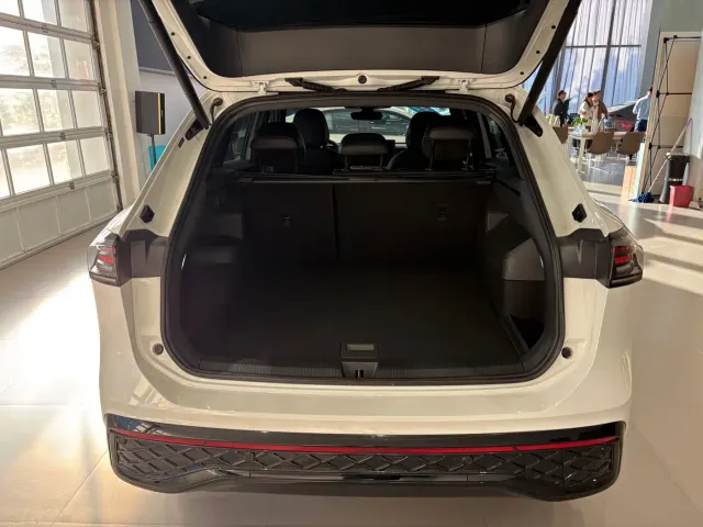 Volkswagen Tiguan L — Фото автомобиля 11