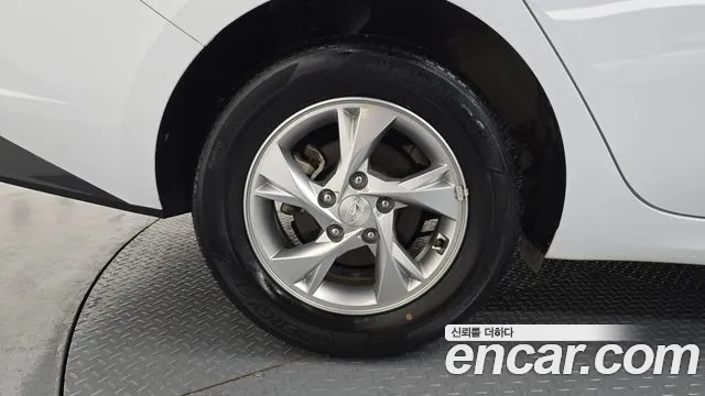 Hyundai Avante CN7 — Фото автомобиля 5