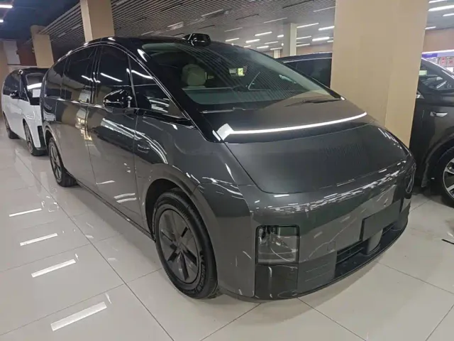 Li Auto MEGA — Фото автомобиля 3