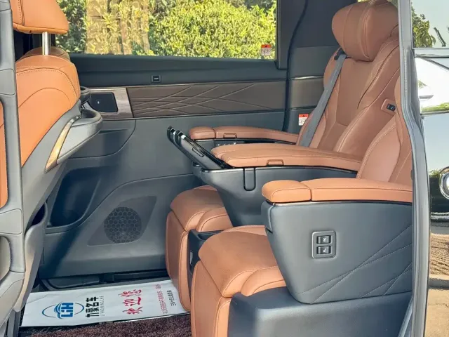 Toyota Alphard — Фото автомобиля 5