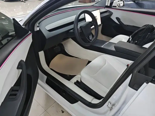 Tesla Model 3 — Фото автомобиля 14