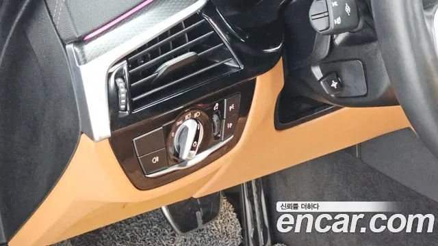 BMW 5 Series G30 — Фото автомобиля 14