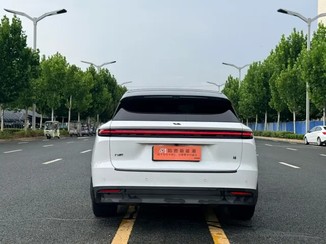 Li Auto i6 — Фото автомобиля 12
